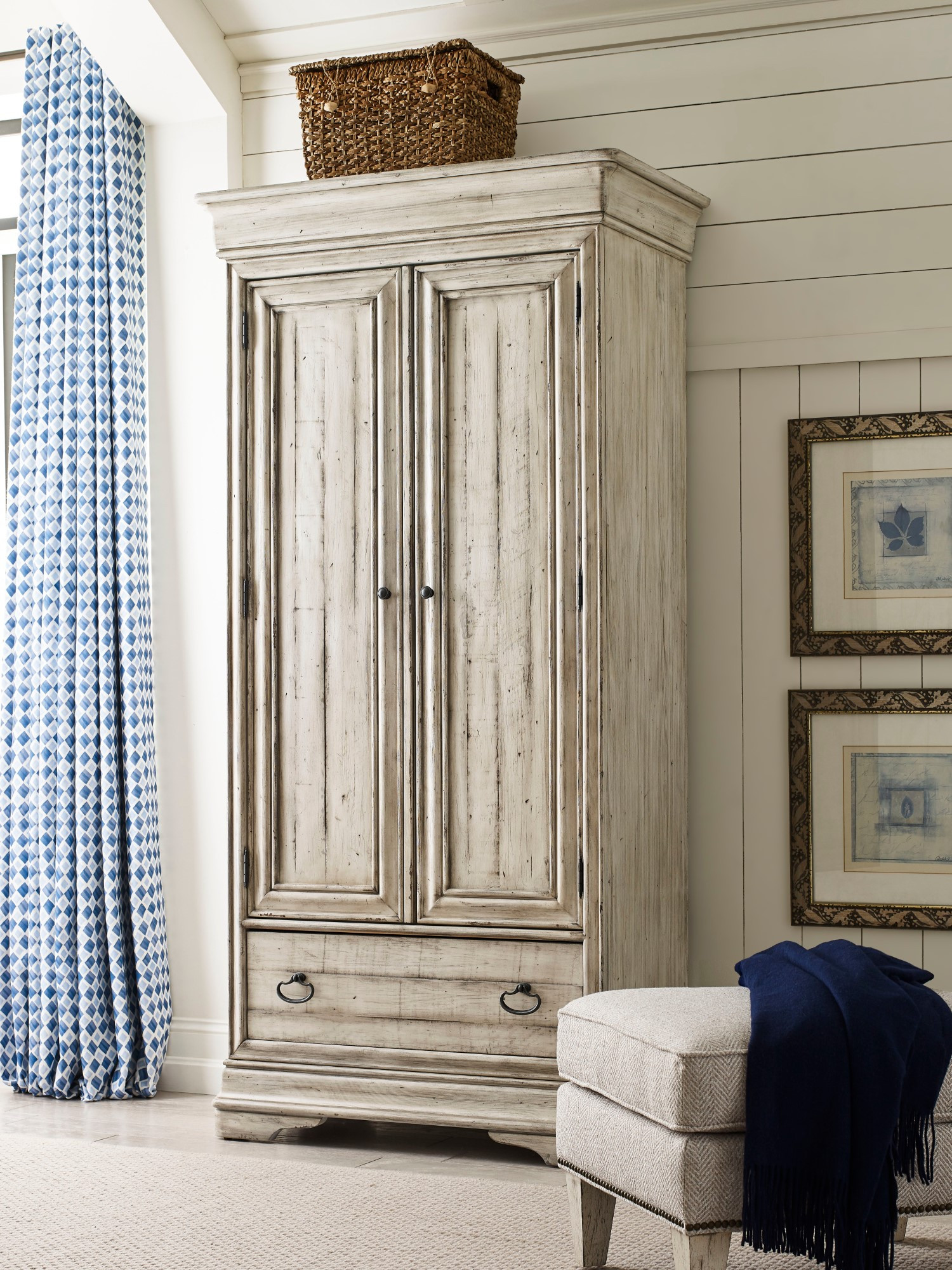 Bryant Armoire